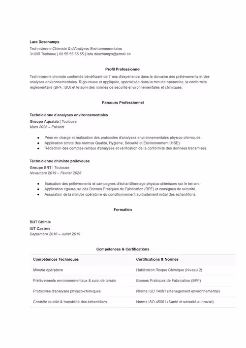Exemple de CV de technicienne chimiste avec certifications, photo et bordure turquoise